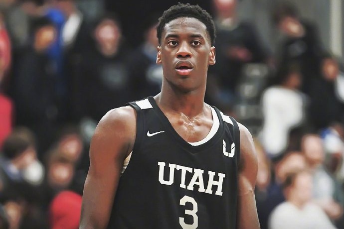 2026 年状元热门迪班萨与 Fanatics 达成八位数 NIL 合同